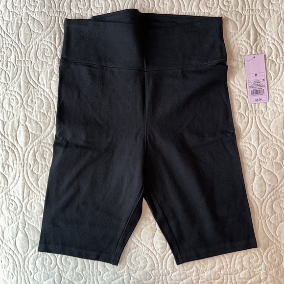 NEW Women’s black high rise bike shorts - Picture 4 of 5